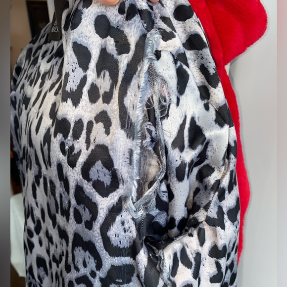 EYE CATCHING RED FAUX FUR MIDI COAT. - Picture 7 of 8